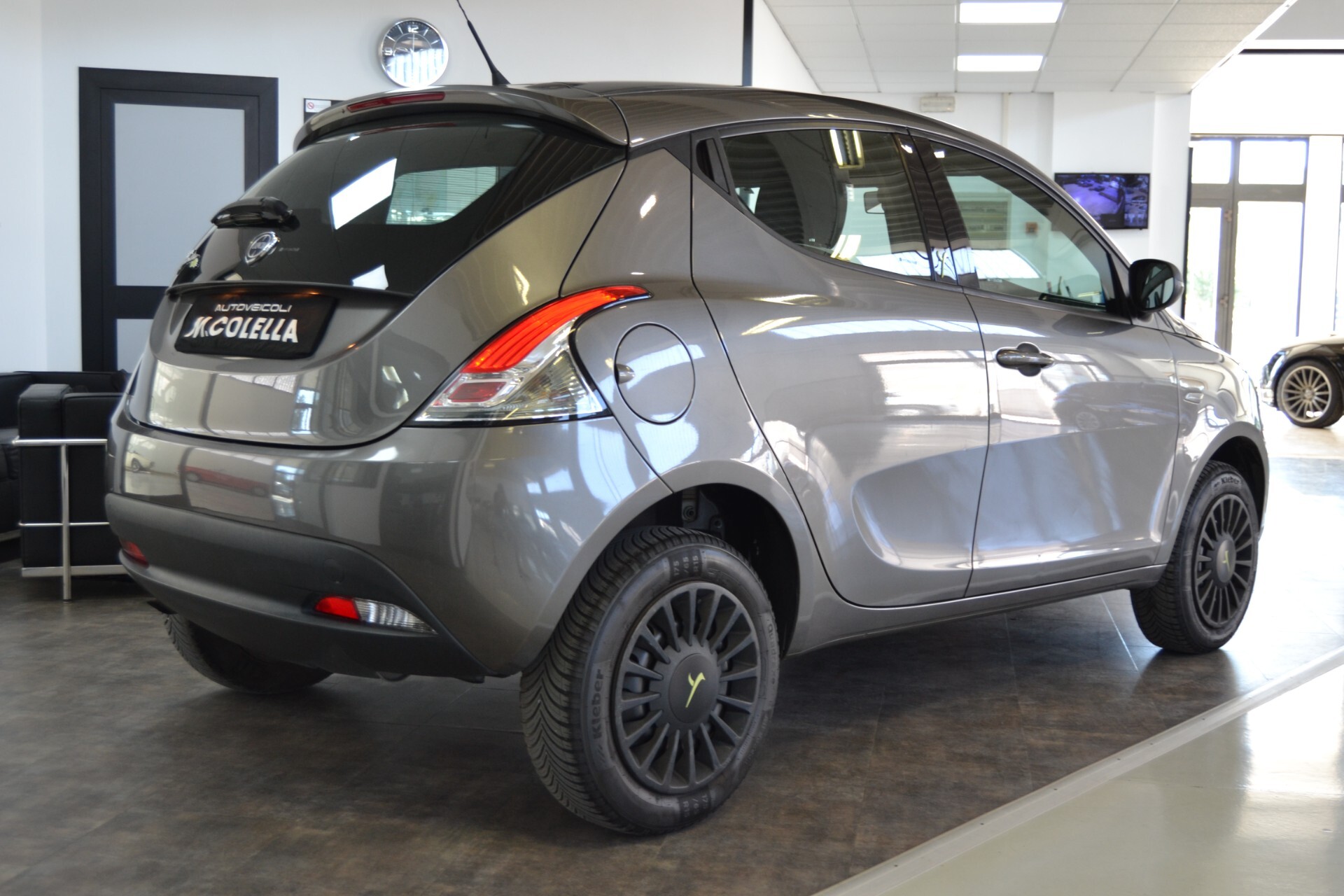 Lancia Ypsilon 0.9 TwinAir 85 CV 5 porte Metano Ecochic Elefantino