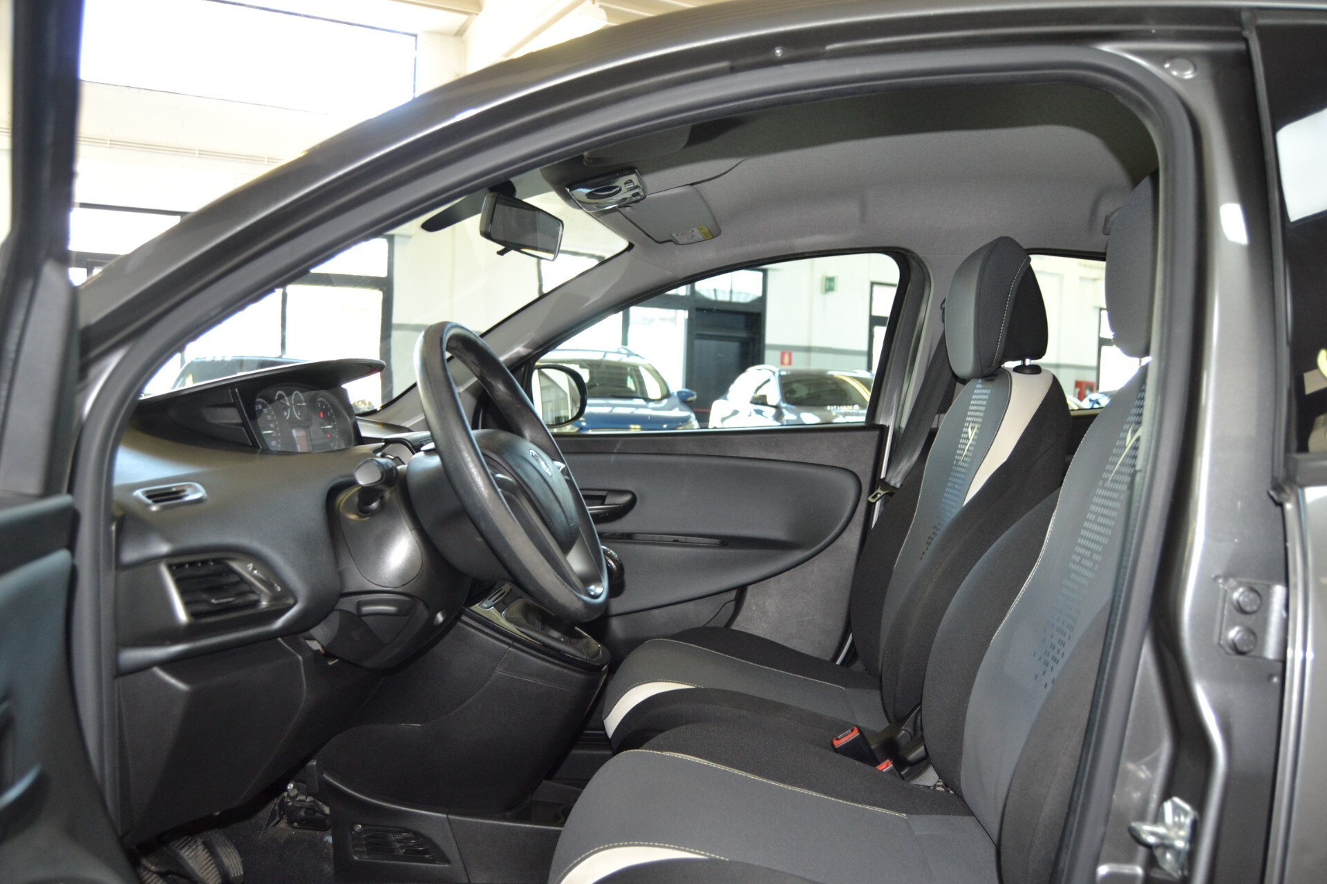 Lancia Ypsilon 0.9 TwinAir 85 CV 5 porte Metano Ecochic Elefantino