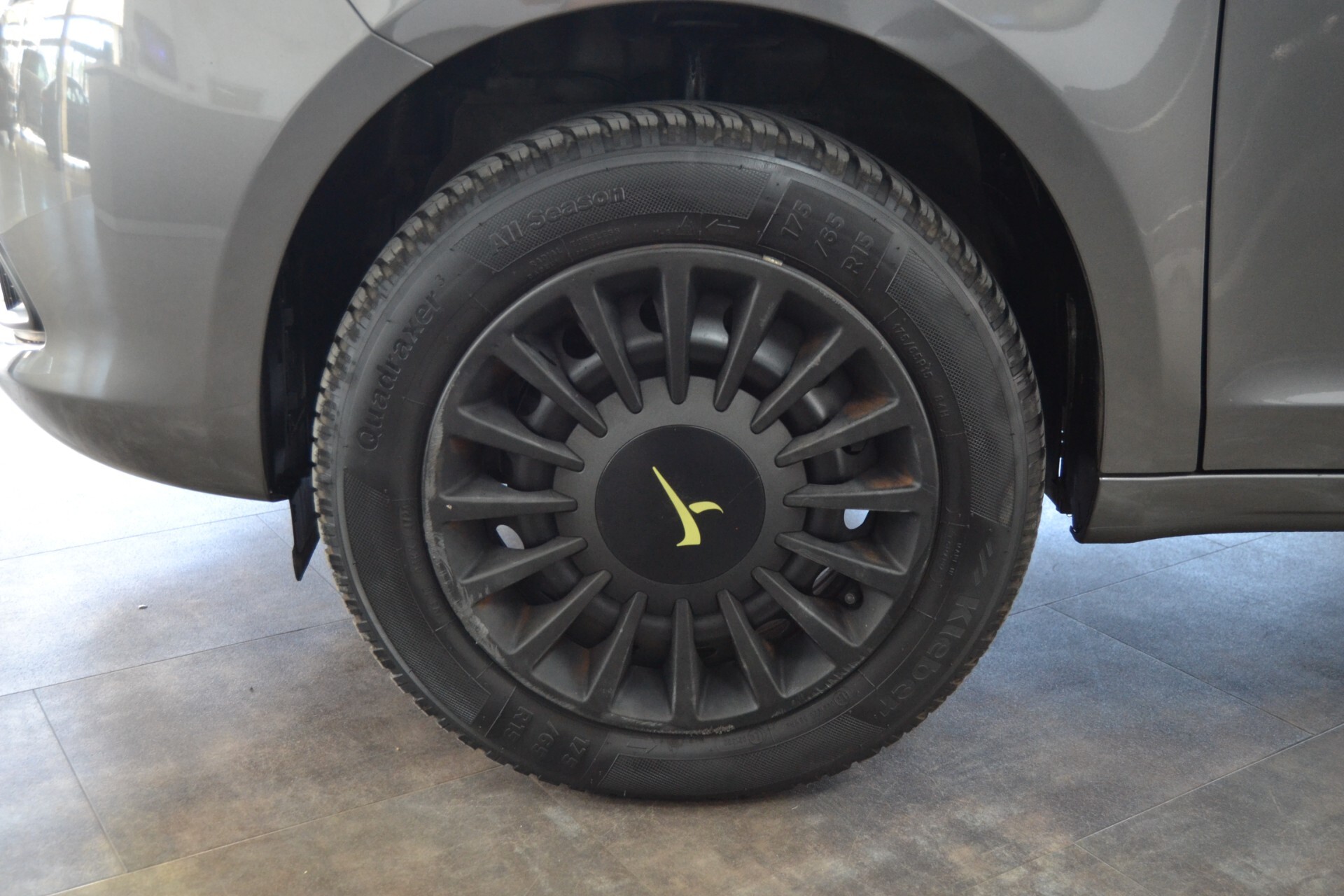 Lancia Ypsilon 0.9 TwinAir 85 CV 5 porte Metano Ecochic Elefantino