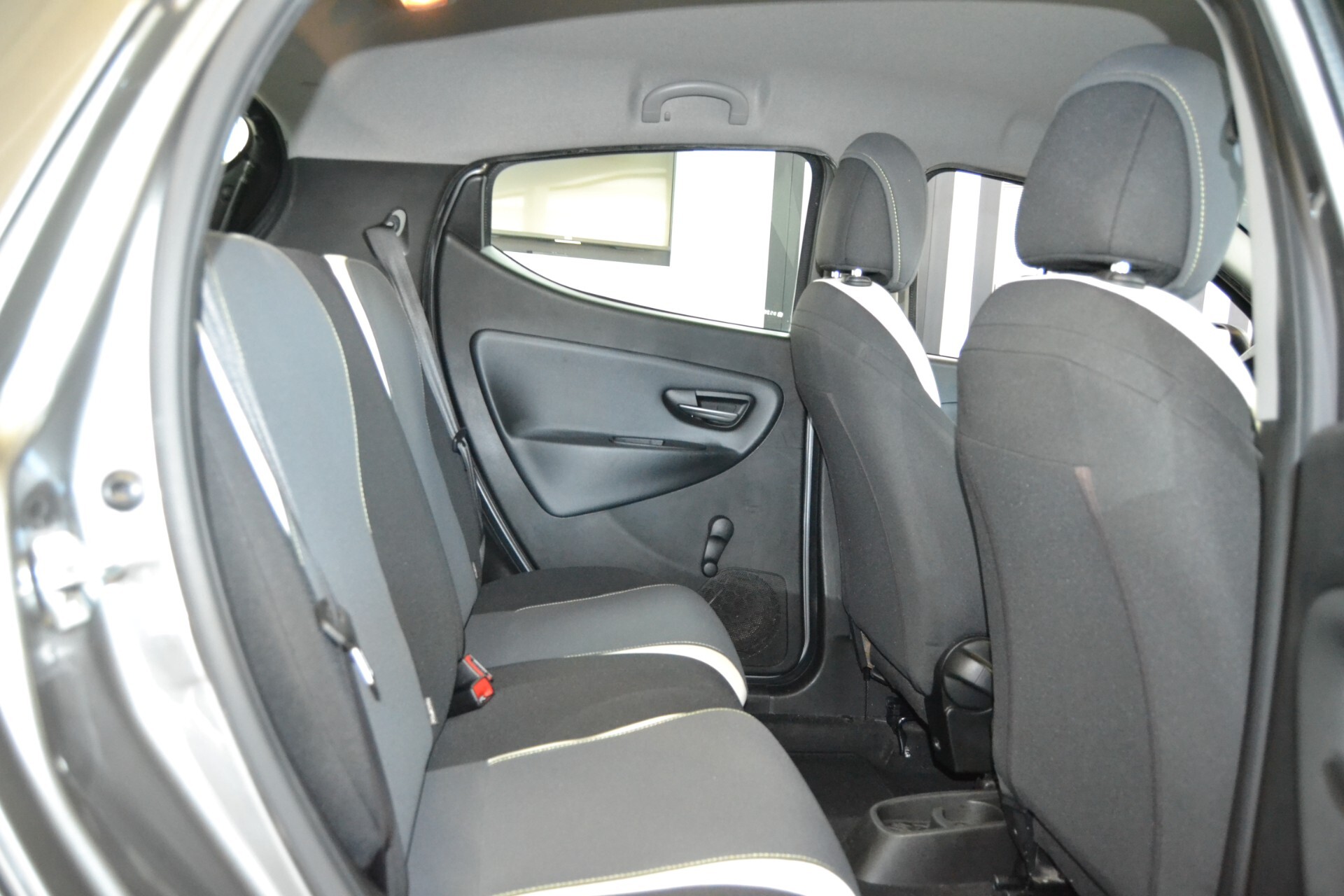 Lancia Ypsilon 0.9 TwinAir 85 CV 5 porte Metano Ecochic Elefantino