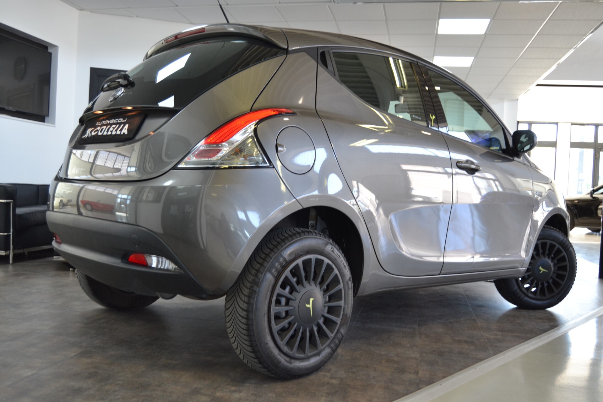 Lancia Ypsilon 0.9 TwinAir 85 CV 5 porte Metano Ecochic Elefantino