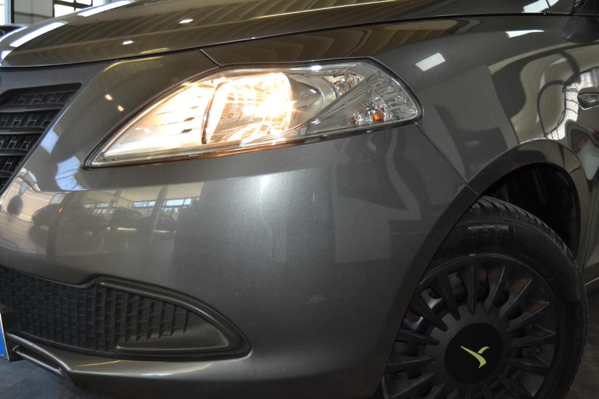 Lancia Ypsilon 0.9 TwinAir 85 CV 5 porte Metano Ecochic Elefantino