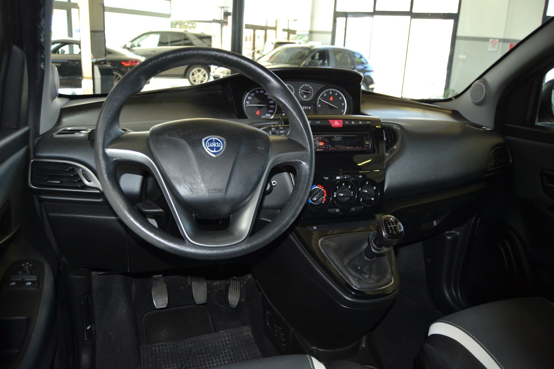 Lancia Ypsilon 0.9 TwinAir 85 CV 5 porte Metano Ecochic Elefantino