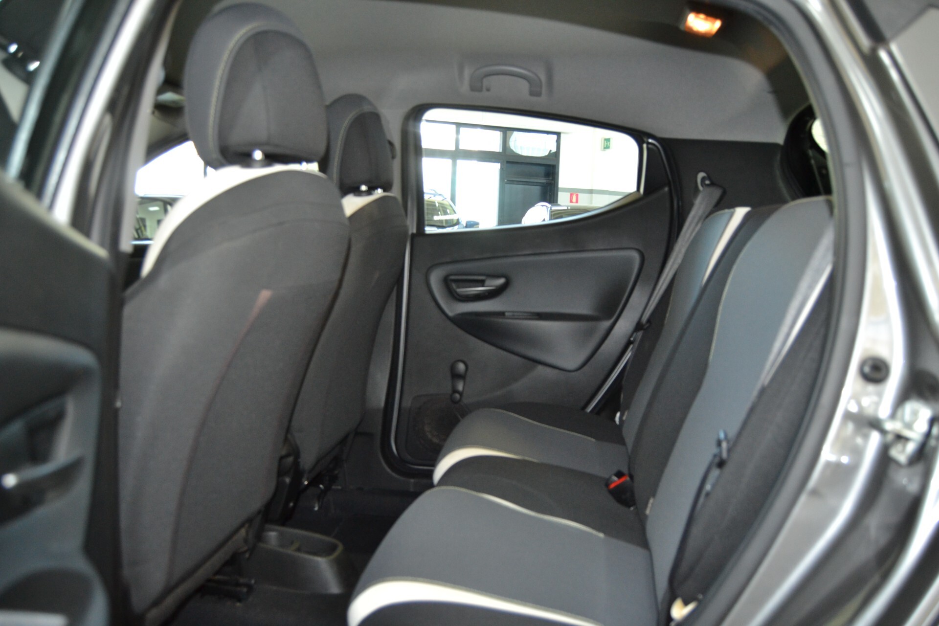 Lancia Ypsilon 0.9 TwinAir 85 CV 5 porte Metano Ecochic Elefantino