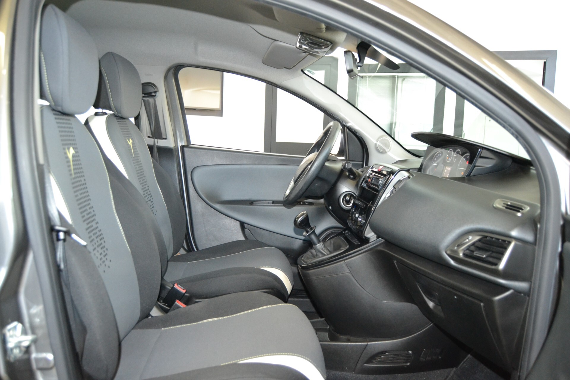 Lancia Ypsilon 0.9 TwinAir 85 CV 5 porte Metano Ecochic Elefantino