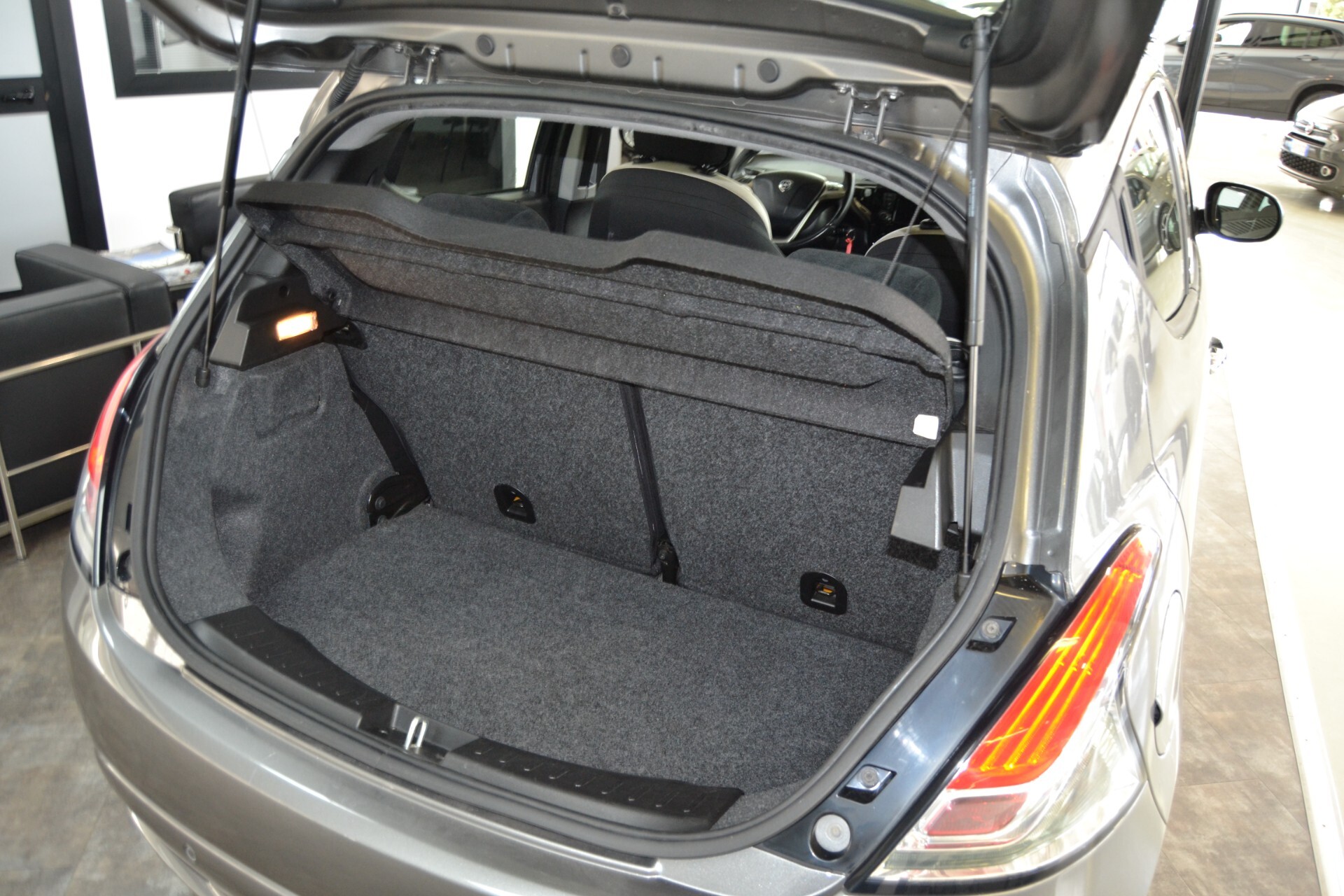 Lancia Ypsilon 0.9 TwinAir 85 CV 5 porte Metano Ecochic Gold