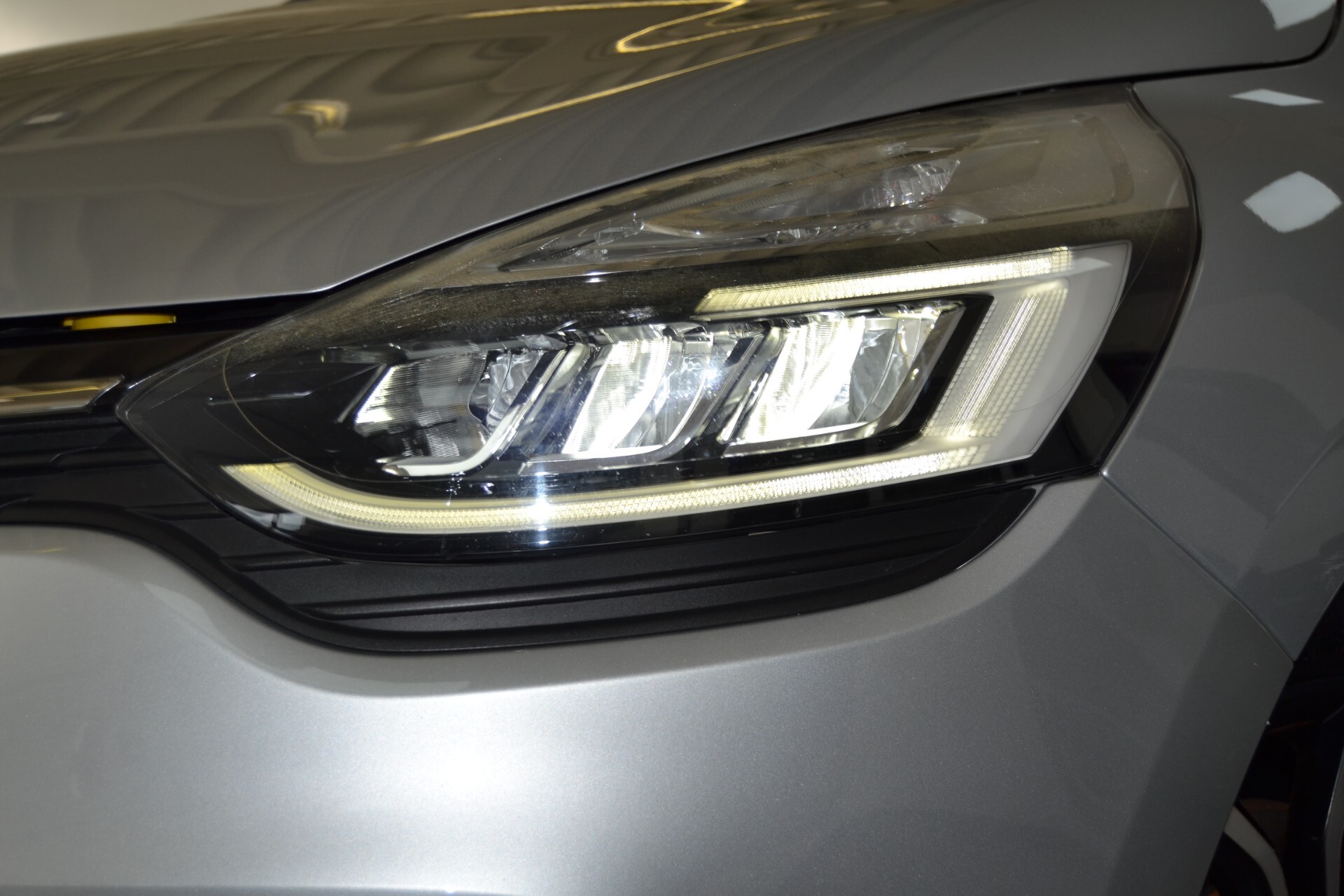 Renault Clio 1.5 dCi 75 CV Intens Navi/Xenon/Cruise/T.cam