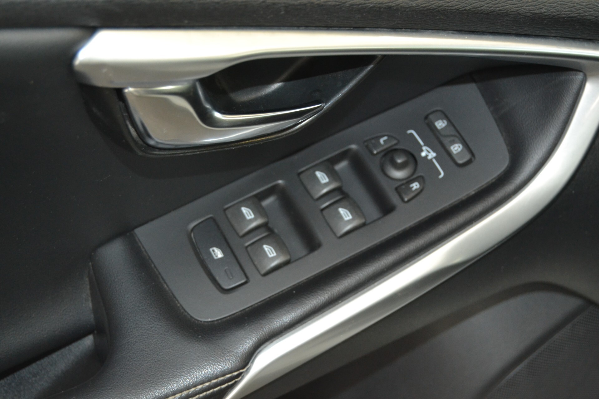 Volvo V40 D2 1.6 R-Design UniPro/Navi/Xenon/Cruse/Pelle