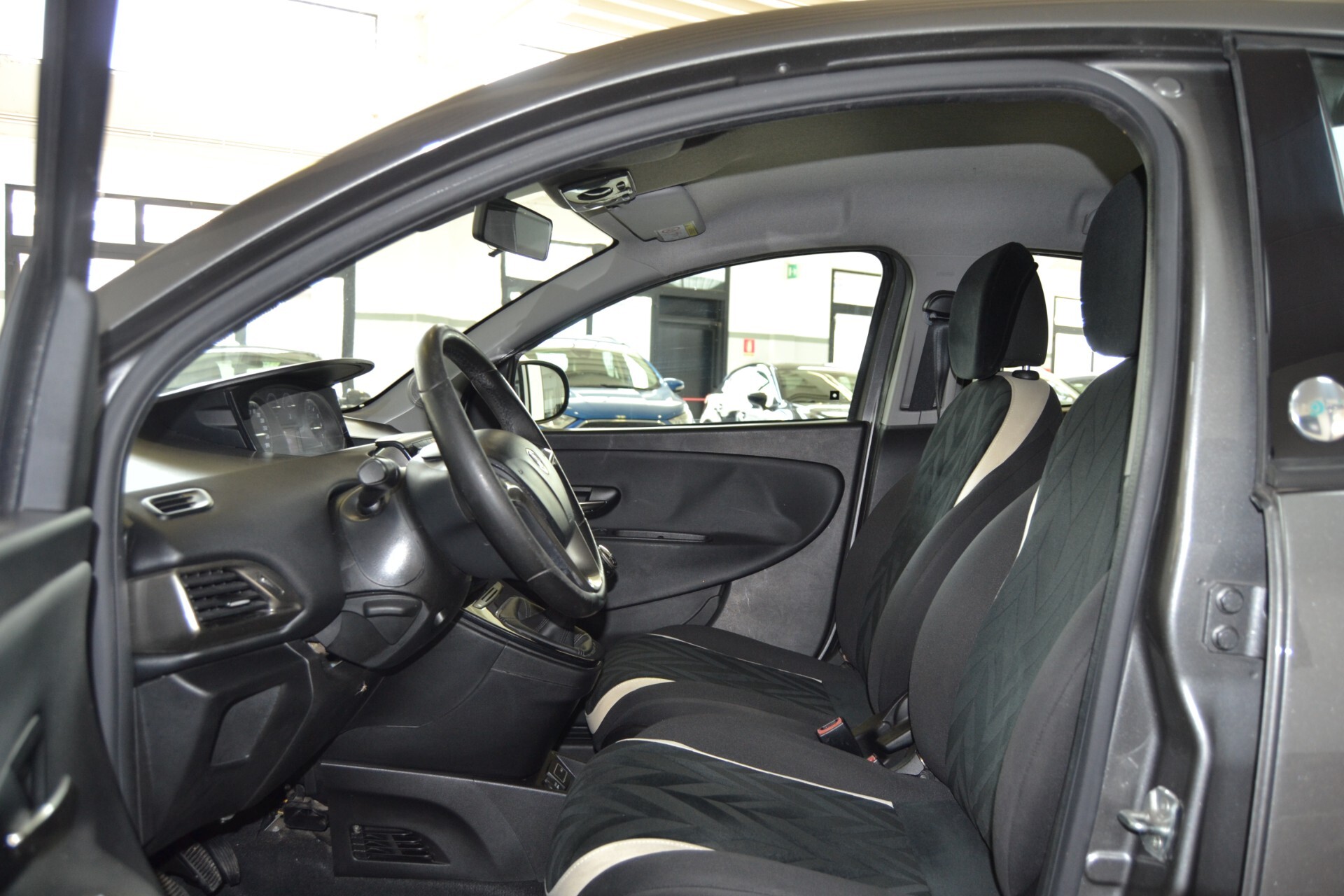 Lancia Ypsilon 0.9 TwinAir 85 CV 5 porte Metano Ecochic Gold