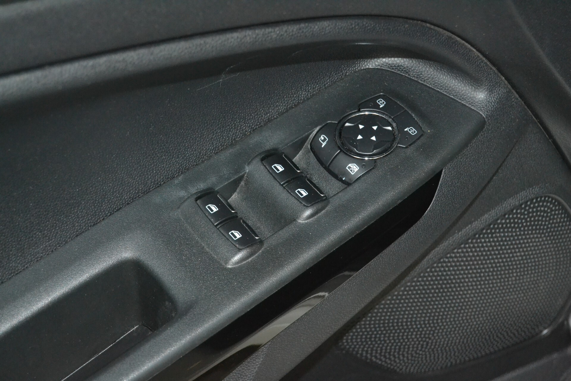 Ford EcoSport 1.5 TDCi ST-Line UniPro/Navi/Telecamera/LED