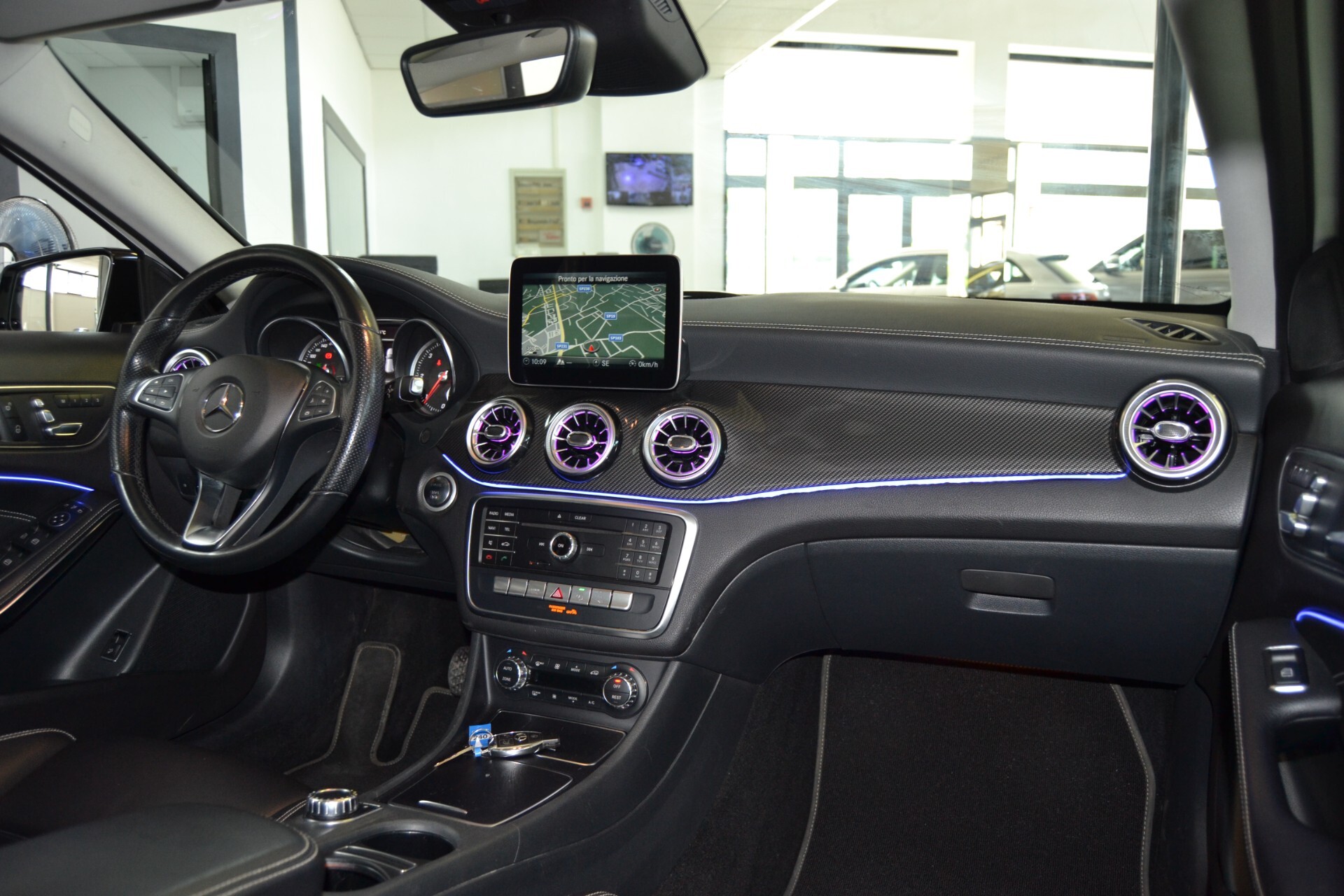 Mercedes-Benz GLA 200D Night EDITION Tetto/Navi/Pelle/Auto 