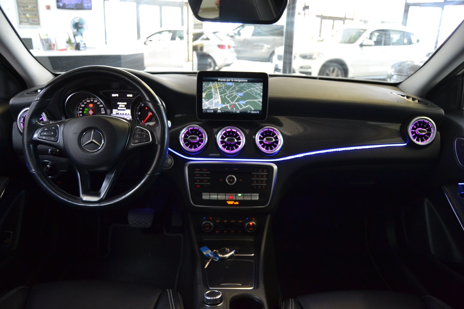 Mercedes-Benz GLA 200D Night EDITION Tetto/Navi/Pelle/Auto 